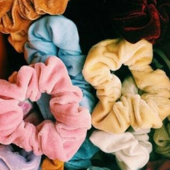 Brandy Melville Accessories - Scrunchie mystery box